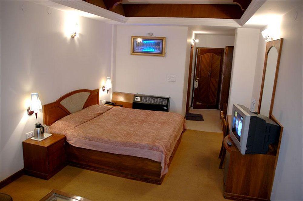 Hotel Silver Rock Mussoorie Eksteriør bilde